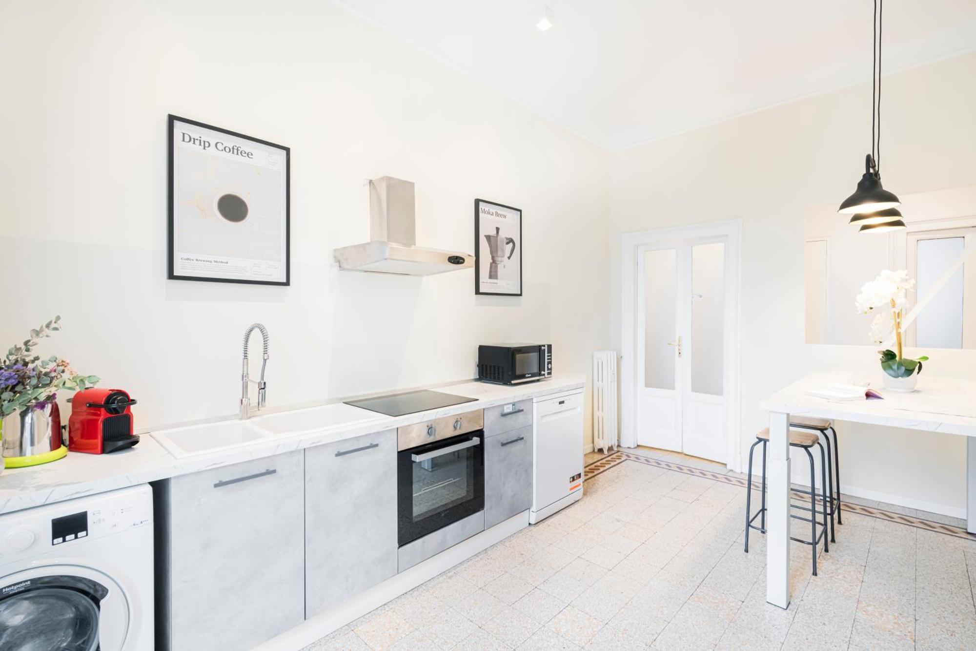 Spacious In Design District By Easylife Milan