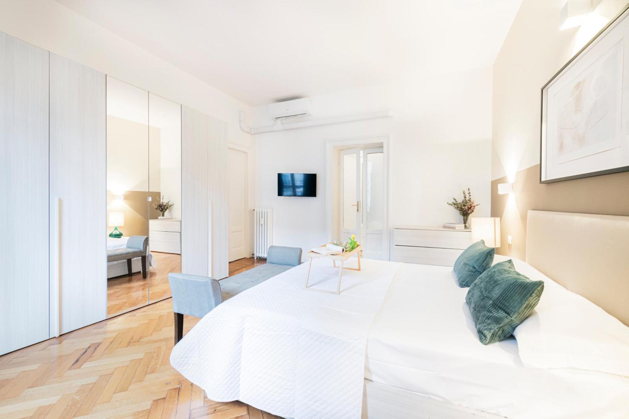 Spacious In Design District By Easylife Apartment